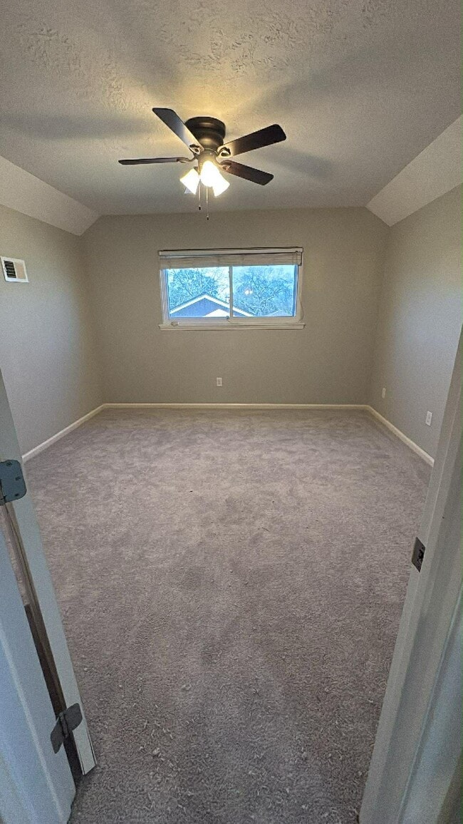 Building Photo - 1906 Savanna Ct N