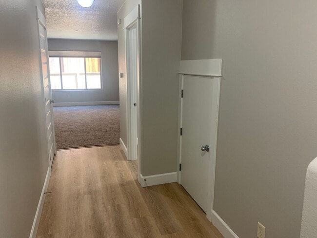 Foto del edificio - Townhome in Highly desired  Camas -Lacamas...