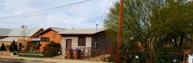 Vista de la calle - 319 E Bailey St