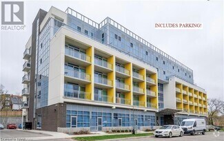 Building Photo - 257 Hemlock St