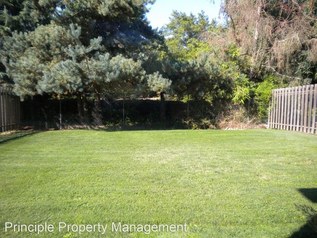 Building Photo - 2 br, 2 bath Apartment - 2920 Matt Drive