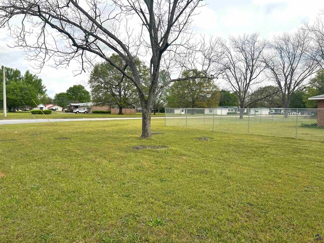 Foto del edificio - 482 Lake Joy Rd