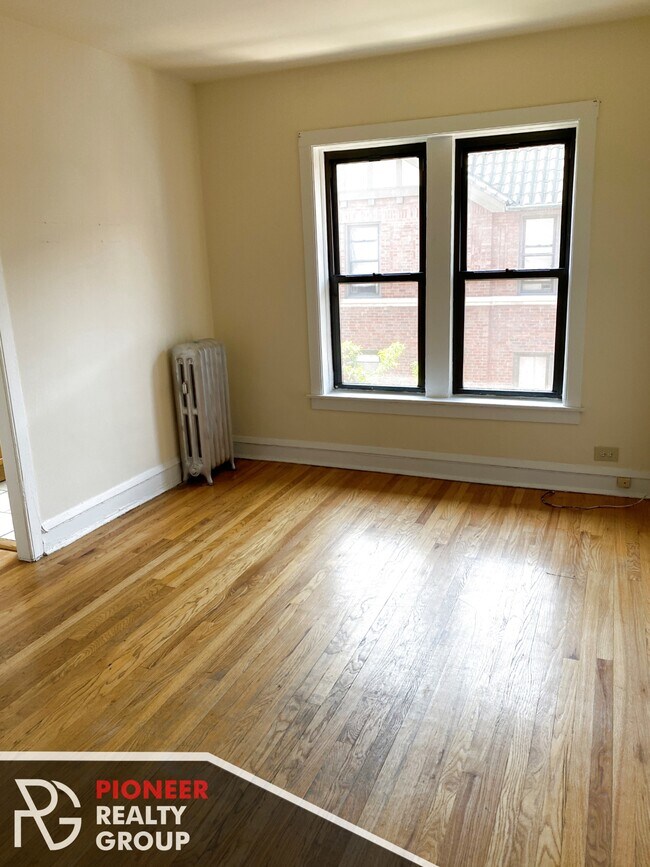 Building Photo - 3304 W Schubert Ave