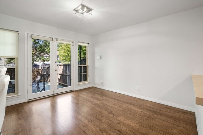 Foto del edificio - 7615 Woodthrush Dr