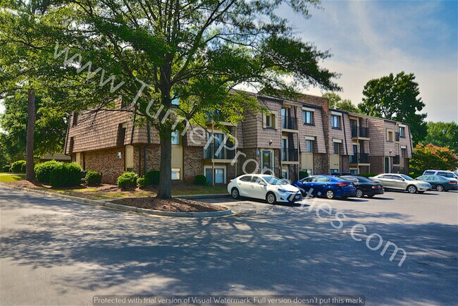 Building Photo - 411 Old Manor Rd