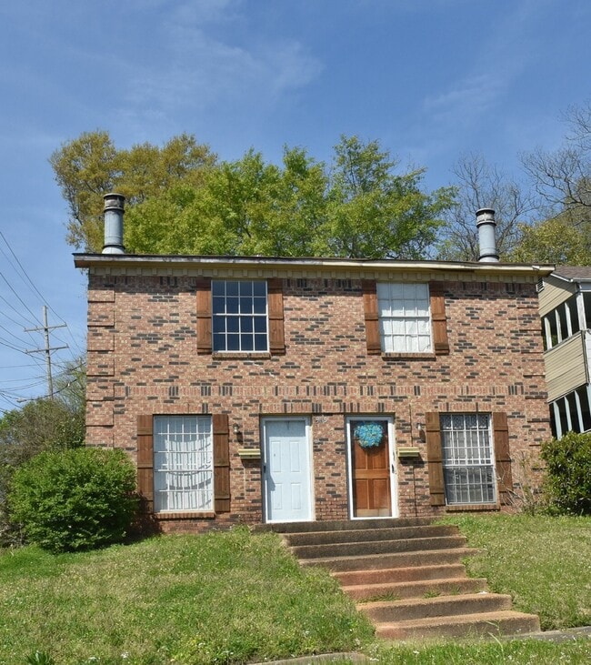 Building Photo - 905 Whitworth St