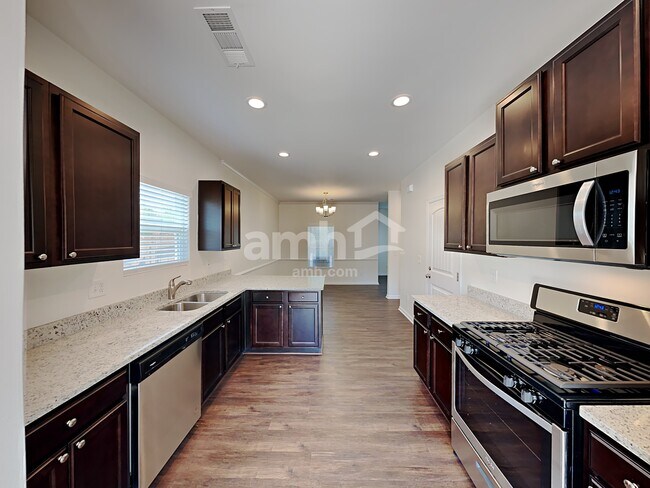 Building Photo - 631 Sunflower Dr