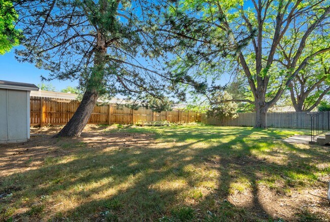 Foto del edificio - 2108 Applewood Rd