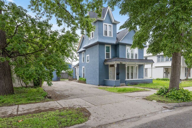 Foto del edificio - 3BR/1 Bath Lower Level Duplex in Northeast...