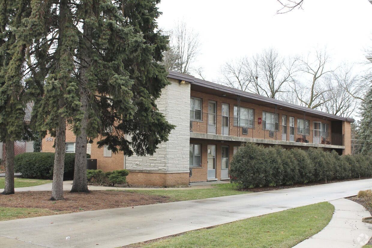 Building Photo - 5152 Fairview Ave