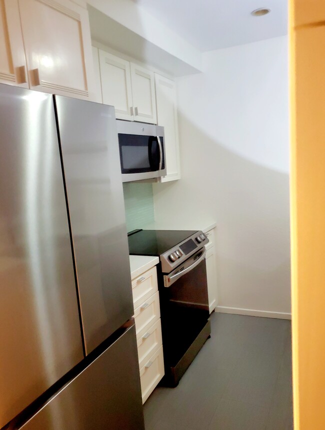 kitchen - 750 N Kings Rd