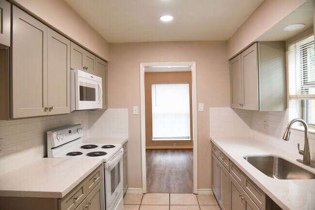 Foto del edificio - 307 Amherst Ct