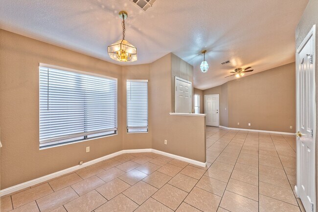 Foto del edificio - 8997 Living Rose St