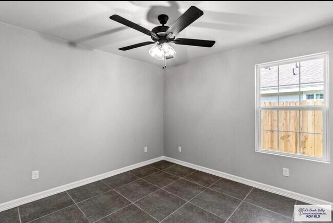 Foto del edificio - 2128 Norfolk Dr