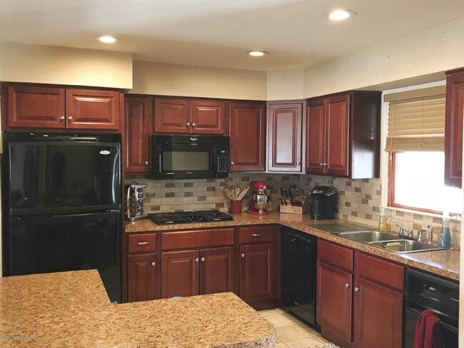 Foto del edificio - 22 Ford Rd