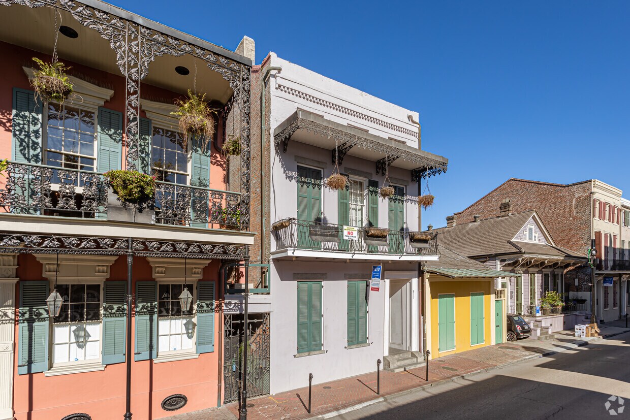 Foto principal - 817 Burgundy St