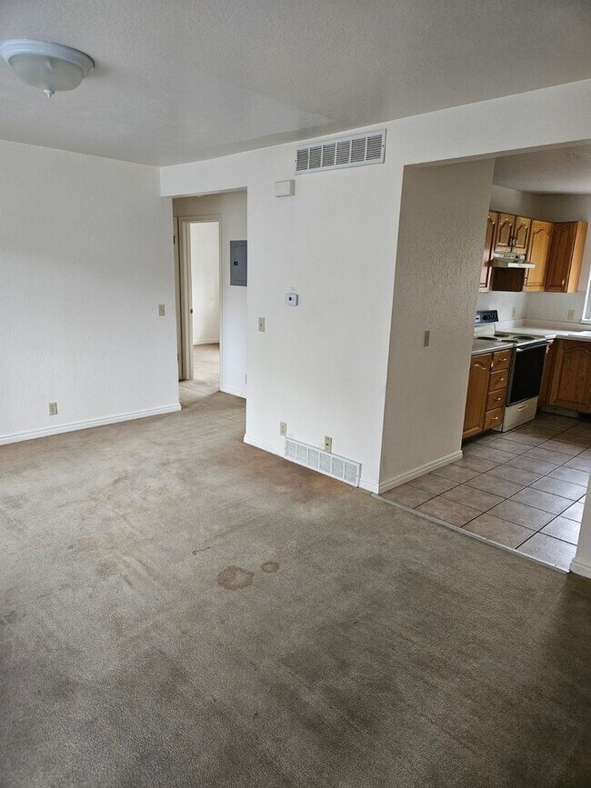 Foto del edificio - North Orem 2 bedroom/1 bath apartment