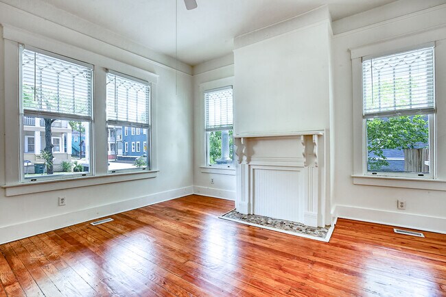 Foto del edificio - 301 W 32nd St