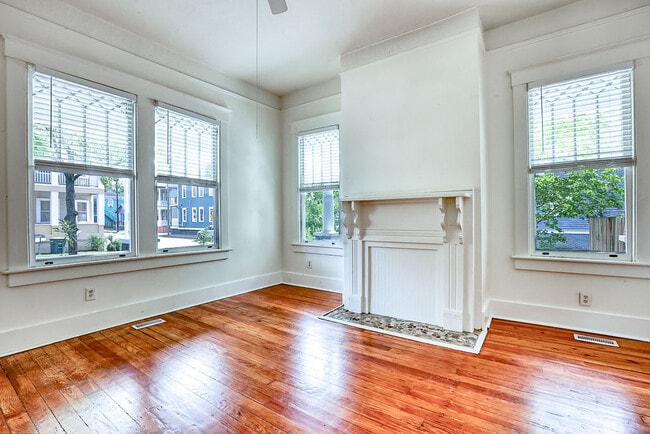 Building Photo - 301 W 32nd St