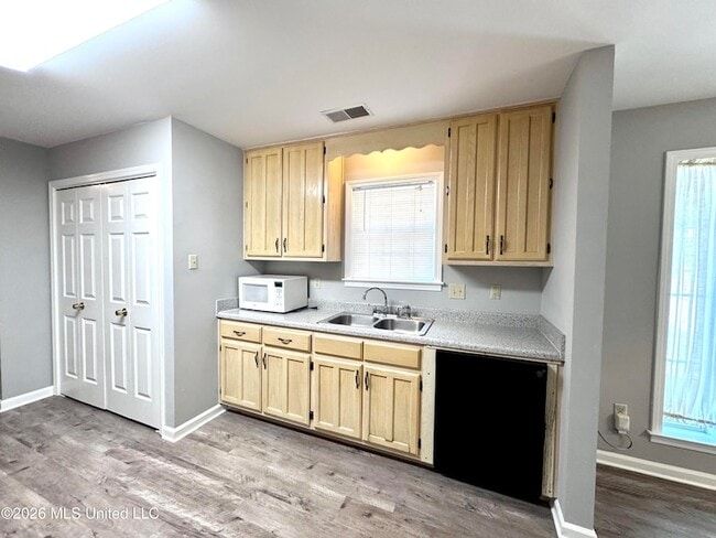 Building Photo - 6895 S Hamilton Cir