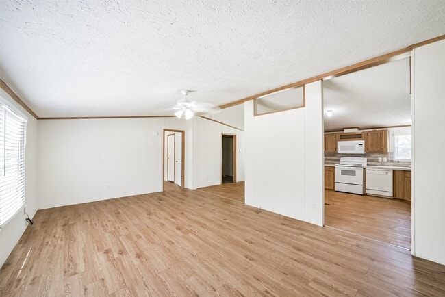 Building Photo - 33205 Wedgewood Dr