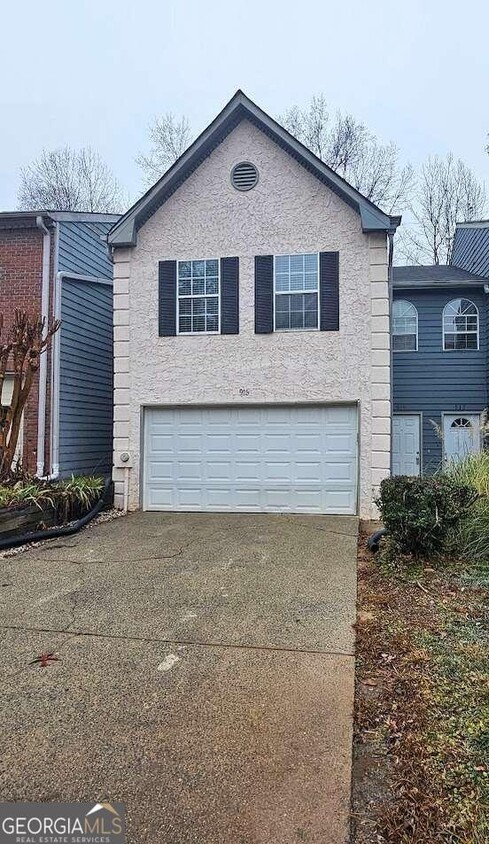 Primary Photo - 915 Edgewater Cir