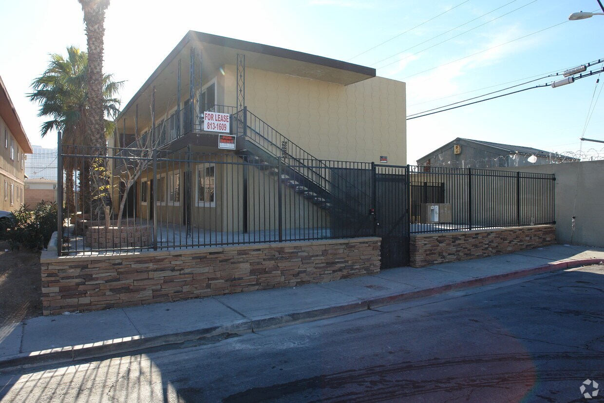 Building Photo - 245 W Philadelphia Ave