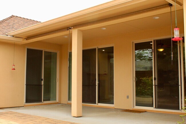 Building Photo - 4 Bedroom 2.5 Bath 3 Car Garage!