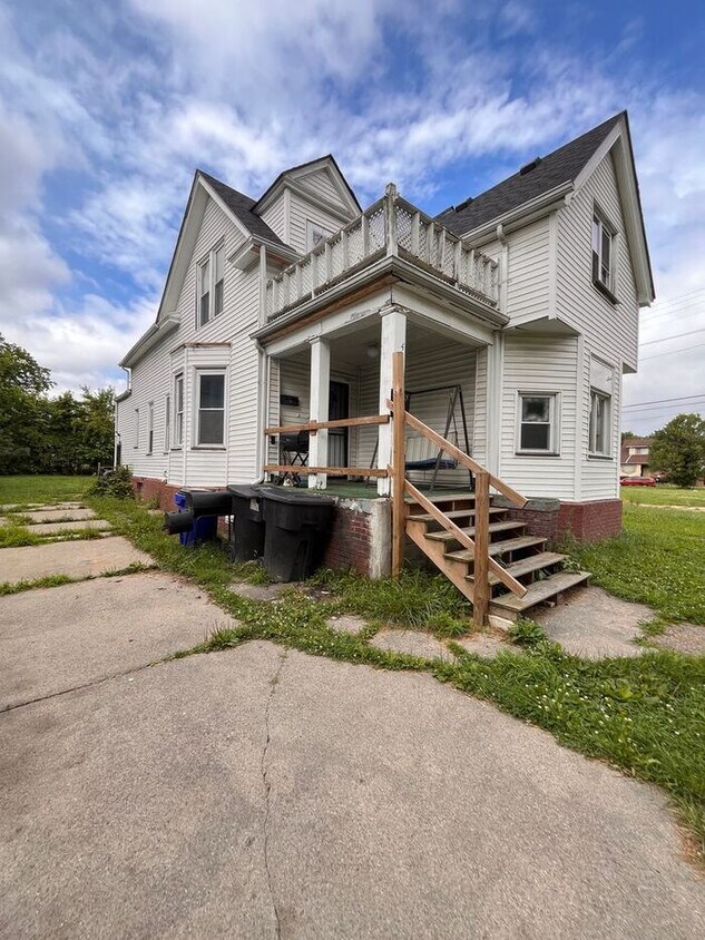 Foto principal - Cozy 2-Bedroom Apartment in Prime Location...