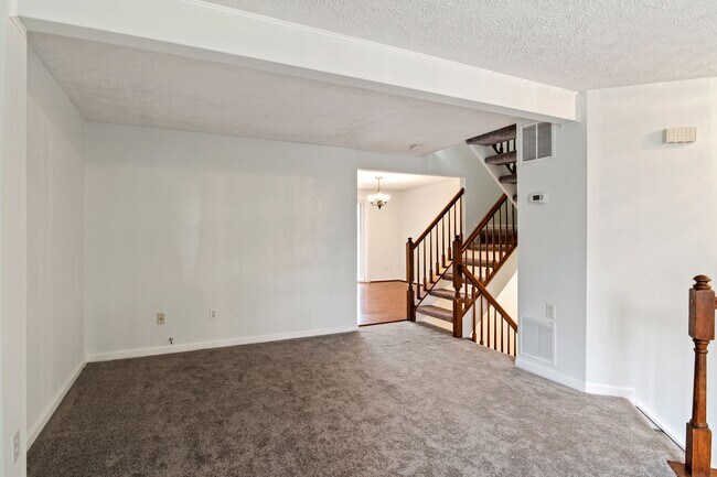 Building Photo - 302 Ridgecrest Ct