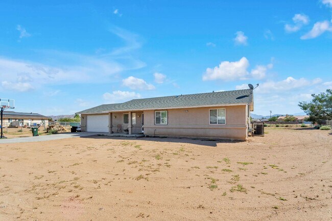 Foto del edificio - 15877 Serrano Rd
