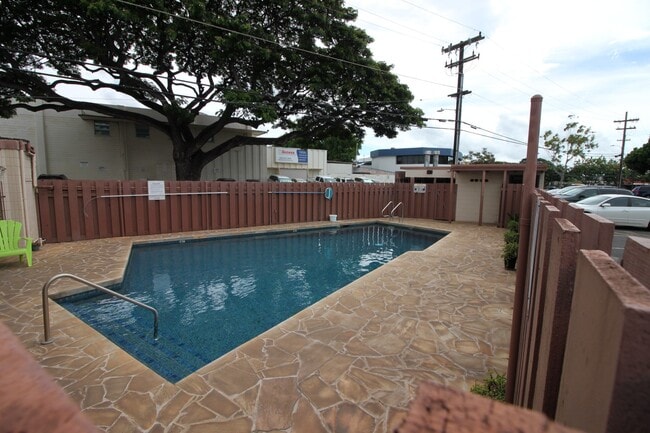 Building Photo - 2 bed, 1 bath, 1 parking Unit available in...