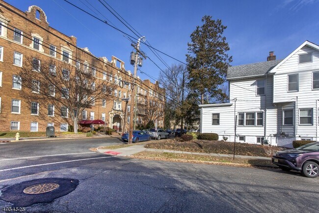 Building Photo - 173 Ashland Ave