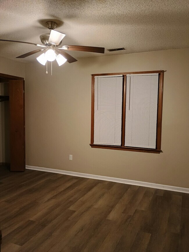 Building Photo - 120 Homeplace Ct