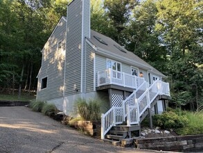 Building Photo - 225 Grouse Dr