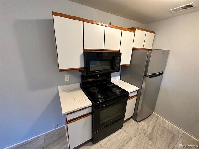 Foto del edificio - 24056 Middlebelt Rd