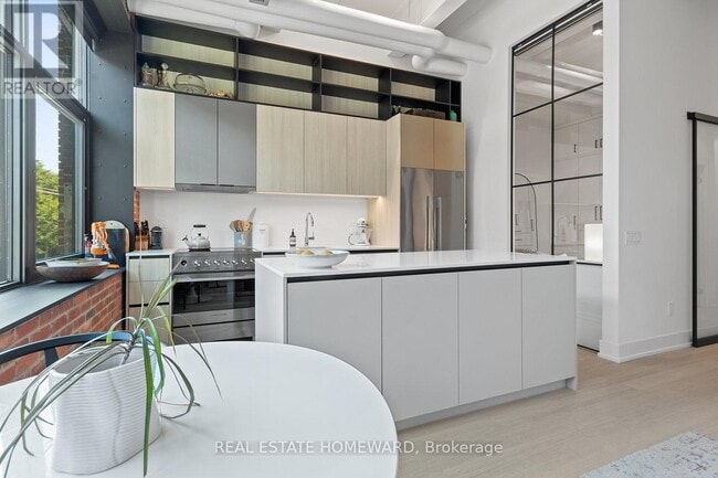 Photo du bâtiment - 150 Logan Ave