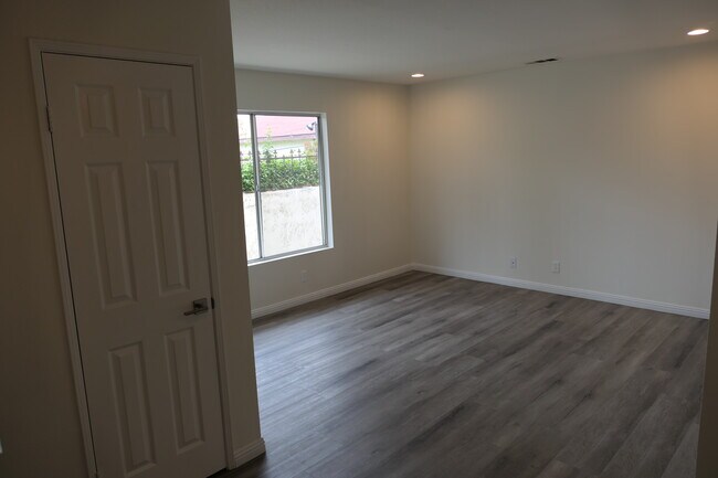 Building Photo - 13917 McClure Ave