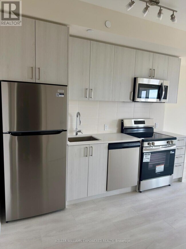 Photo du bâtiment - 8020 Derry Rd W