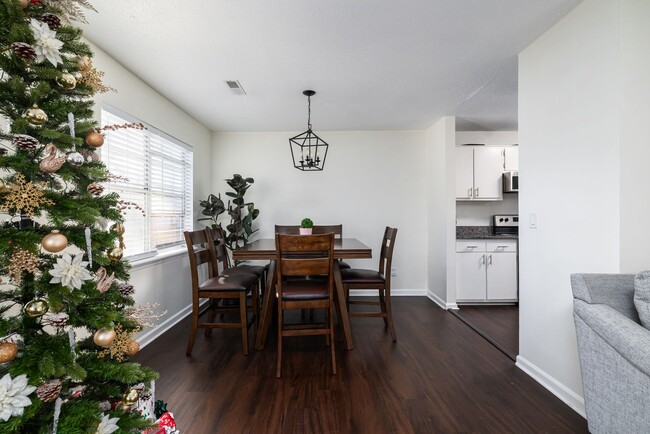 Building Photo - Serene 2-Bedroom Apartment in Greensboro, NC