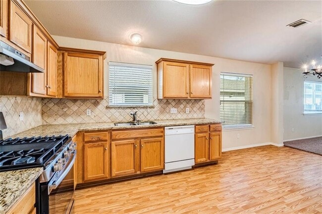 Building Photo - 1307 Dillon Lake Bend