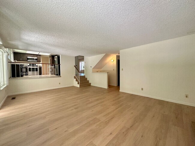 Building Photo - Beautiful 4 Bedroom, 3 Bath, 2 Car Garage ...