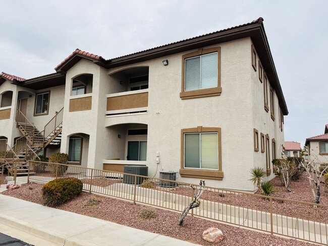 Building Photo - 3 bdrm, 2 bath Mission Hills Condo-Availab...