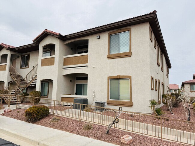Building Photo - 3 bdrm, 2 bath Mission Hills Condo-Available Now!