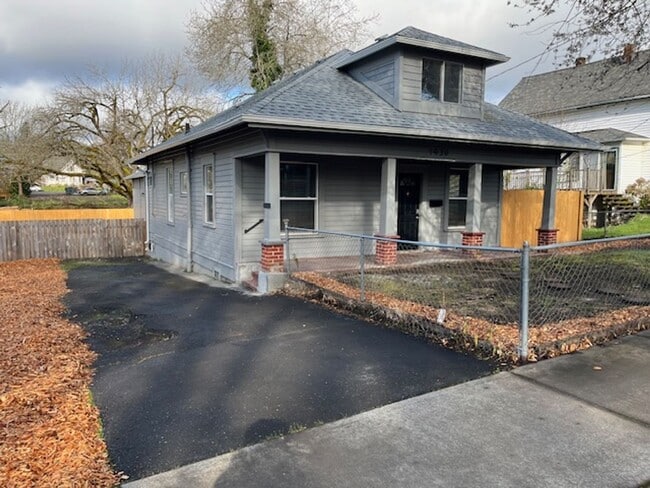 Building Photo - 3 Bedroom 2 Bath Forest Grove OR