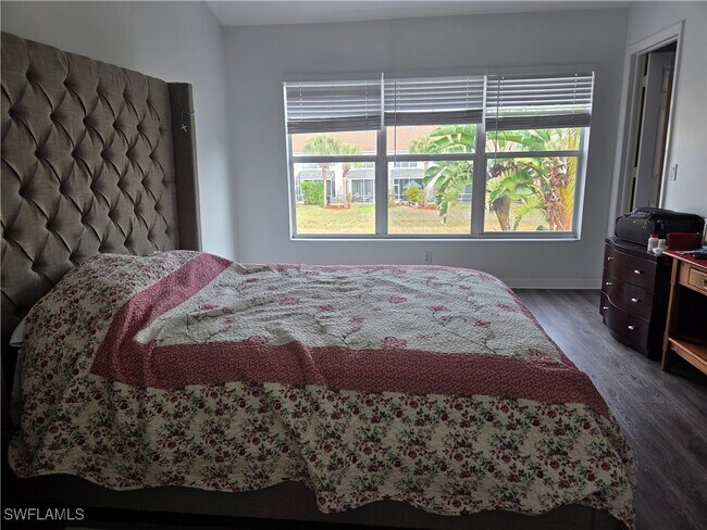 Foto del edificio - 977 Hampton Cir