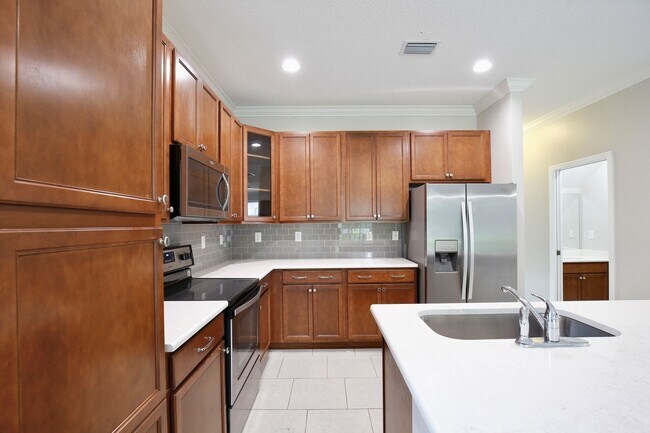 Foto del edificio - Beautiful 4/2.5 Spacious Home with a Loft Area and a 2 Car Garage Located in Sawgrass Bay - Clerm...