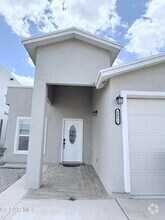 Building Photo - 805 TS Daniel Cadena Dr