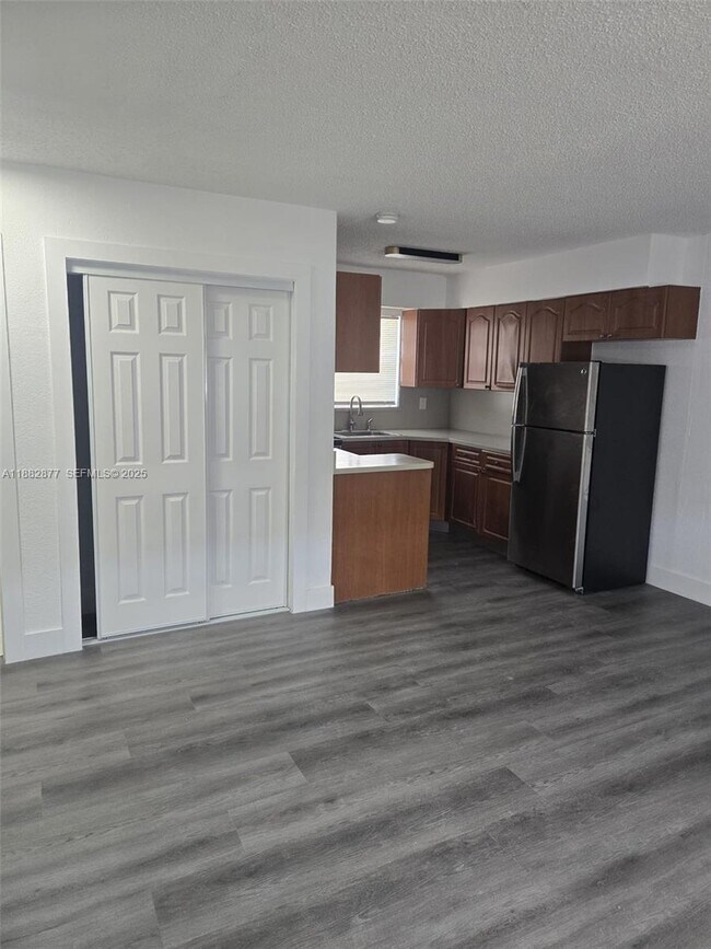 Foto del edificio - 2617 NW 23rd Ave