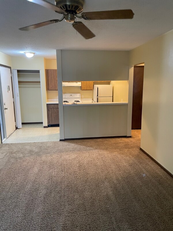 114 W 14th St Unit 204, Blue Earth, MN 56013 Room for Rent in Blue
